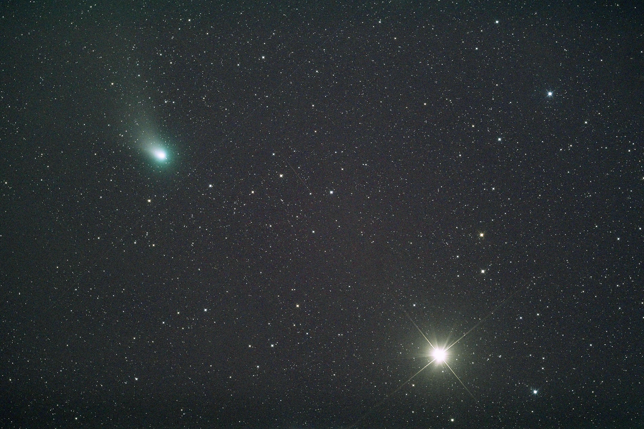 『C/2022 E3 ZTF彗星とアルデバランとの接近』(2023年2月14日)