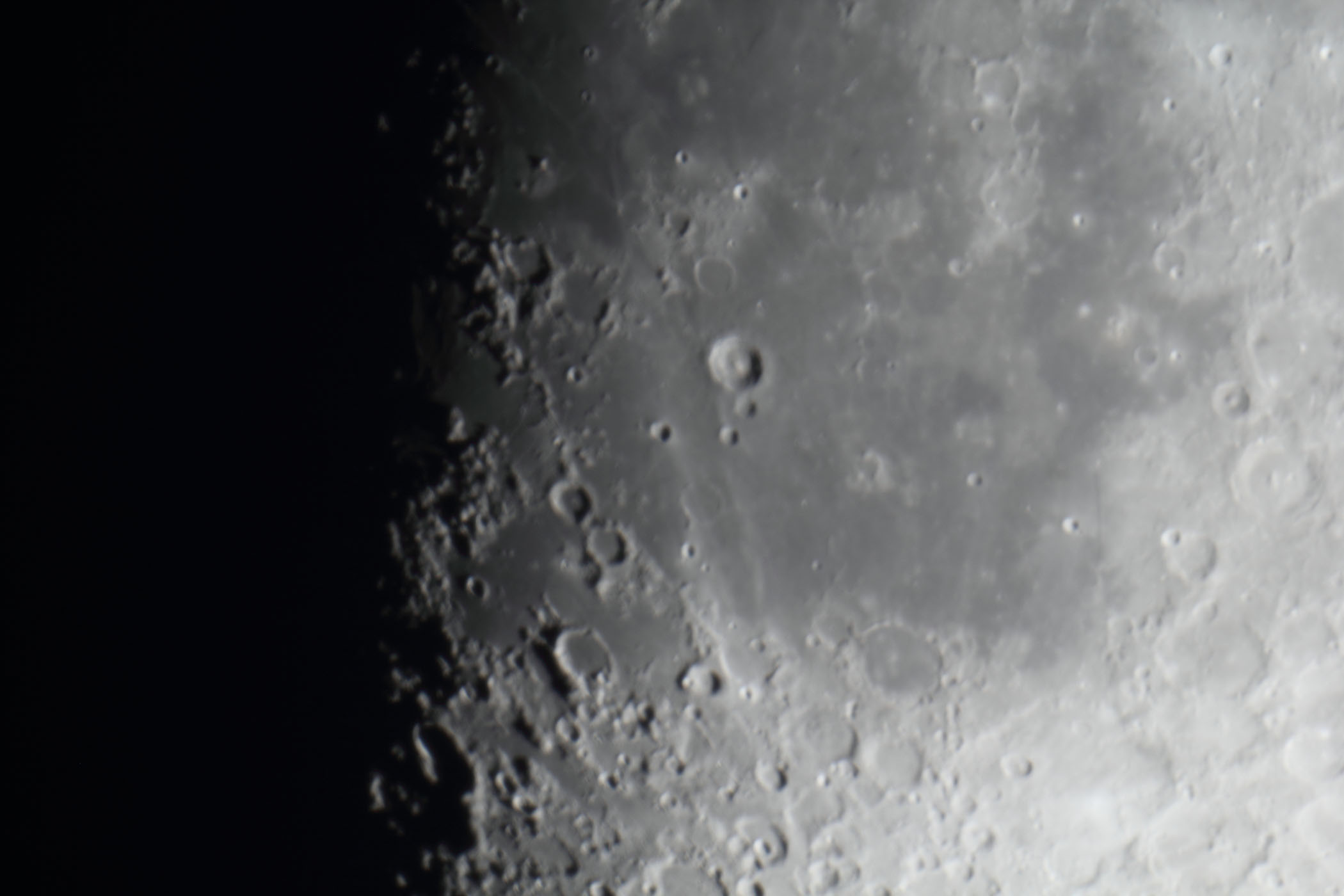 『月(月齢10.7)雲の海付近』(2025年10月2日)