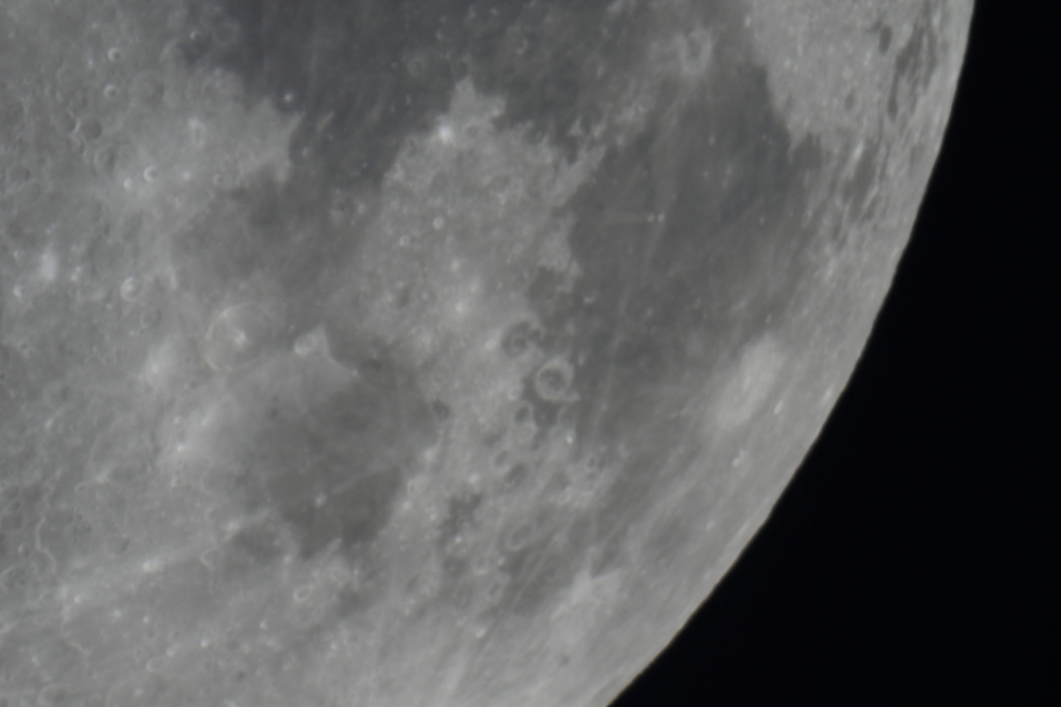 『月(月齢10.7)神酒の海・豊かの海付近』(2025年10月2日)