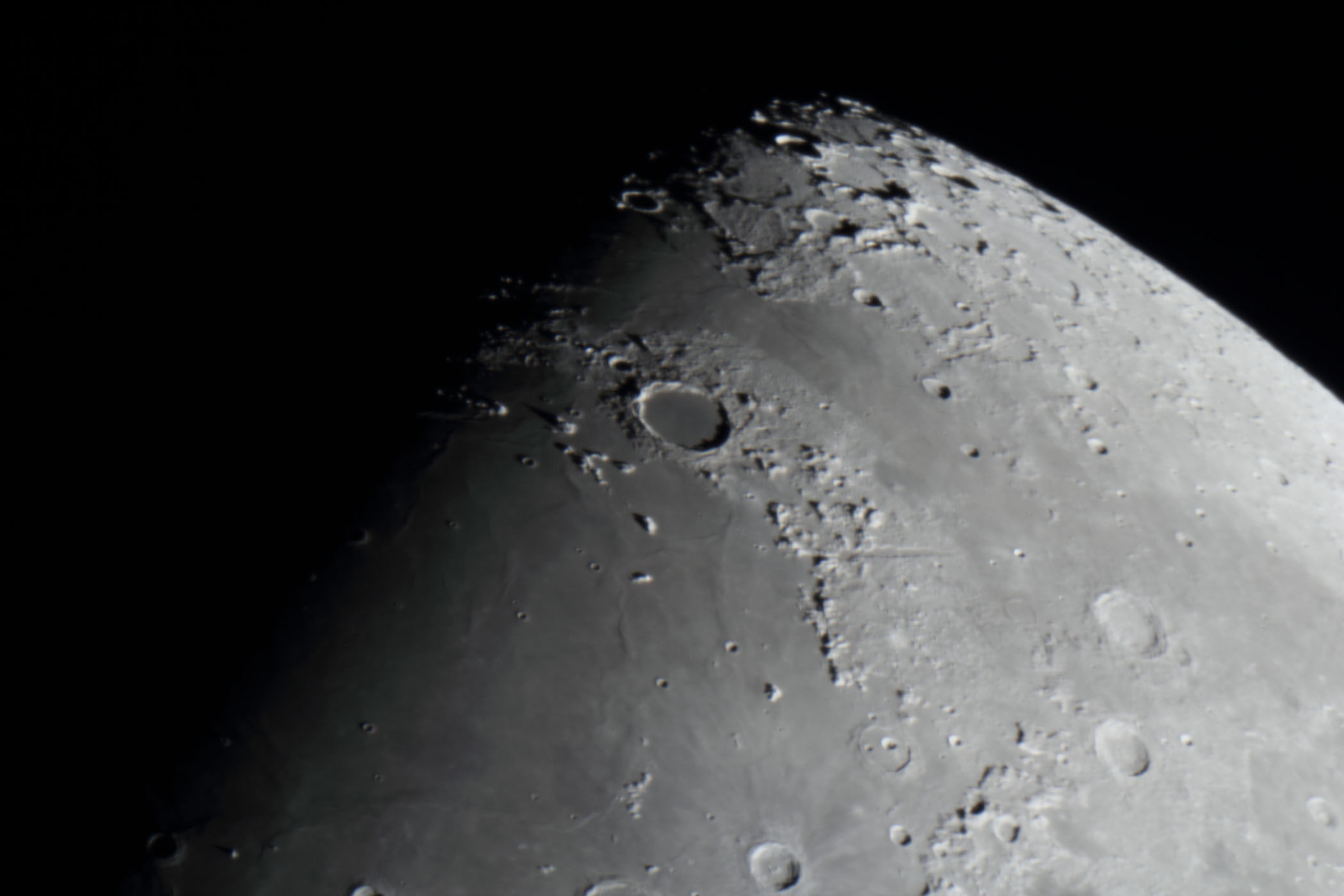 『月(月齢9.2)プラトン付近』(2025年11月29)