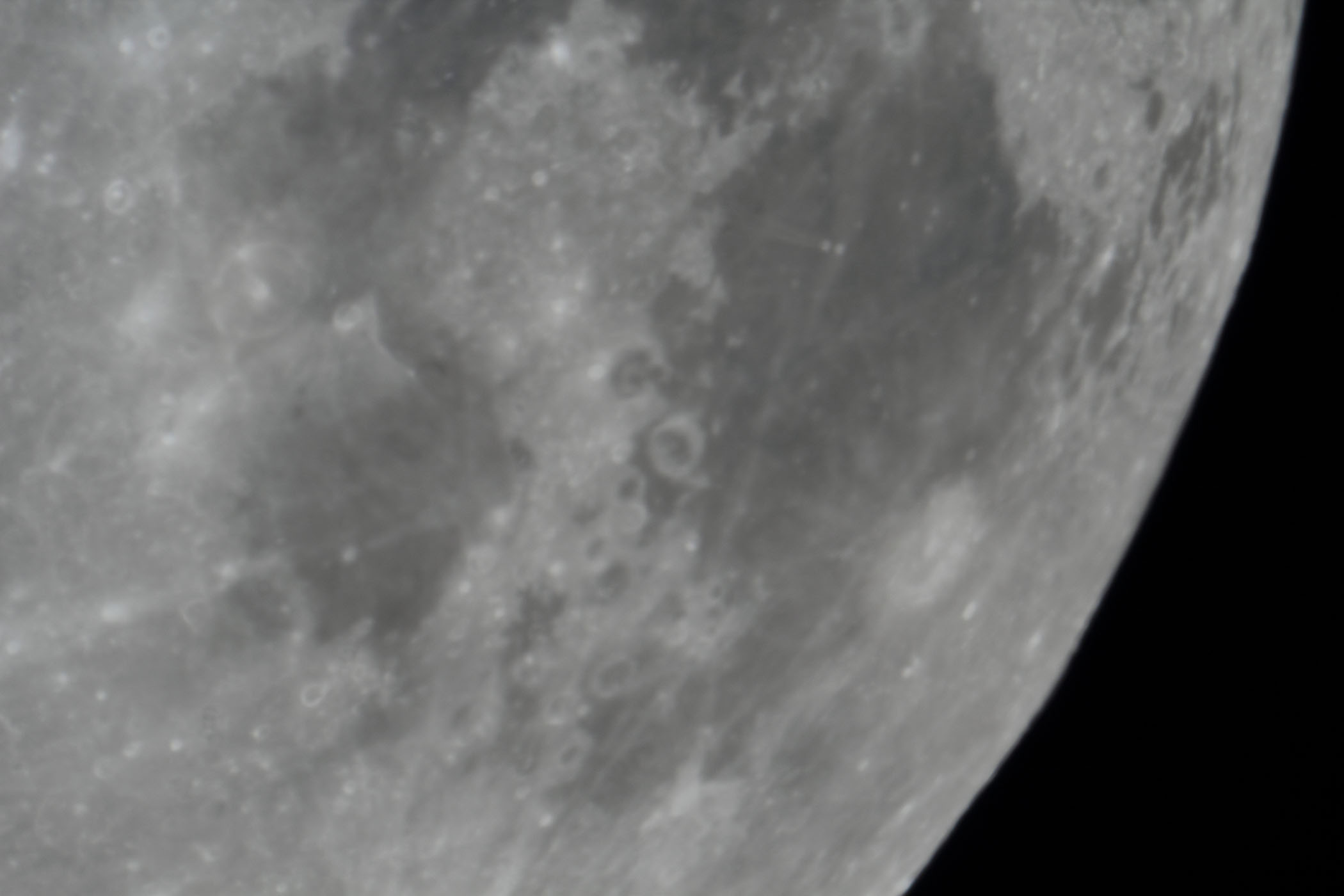 『月(月齢12.2)神酒の海・豊かの海付近』(2025年12月2日)