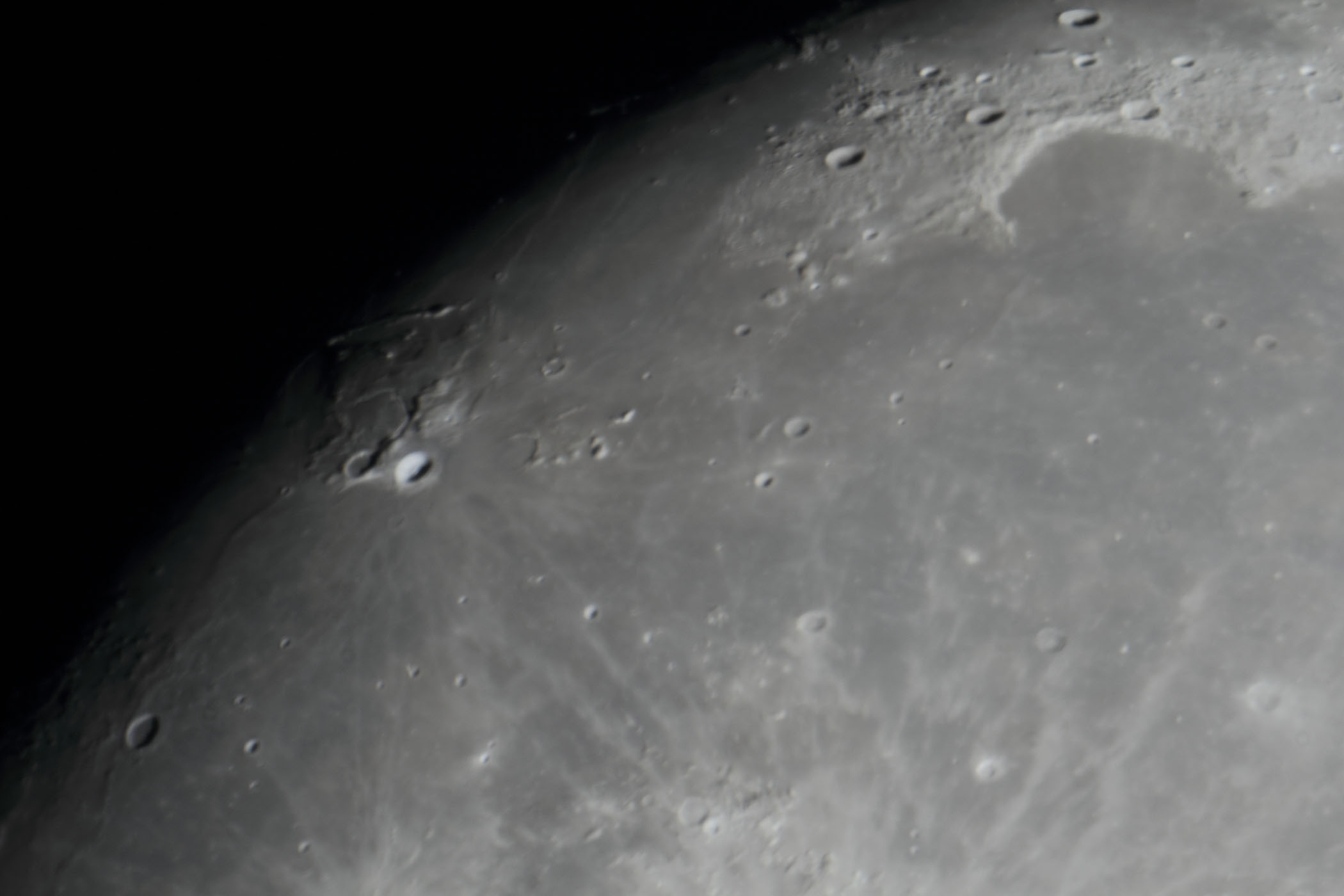 『月(月齢12.2)虹の入り江・雨の海付近』(2025年12月2日)