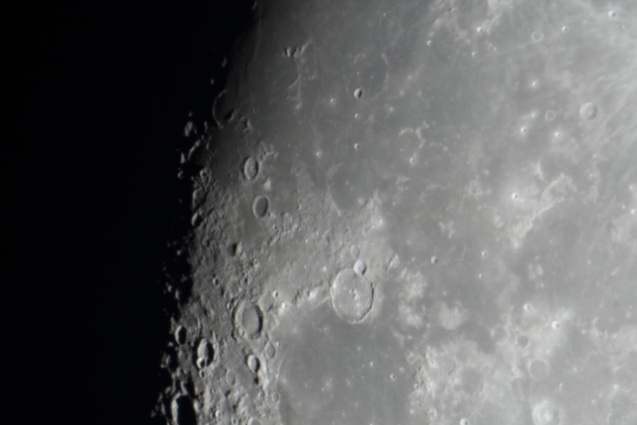 『月(月齢12.2)ガッサンディ・湿りの海付近』(2025年12月2日)