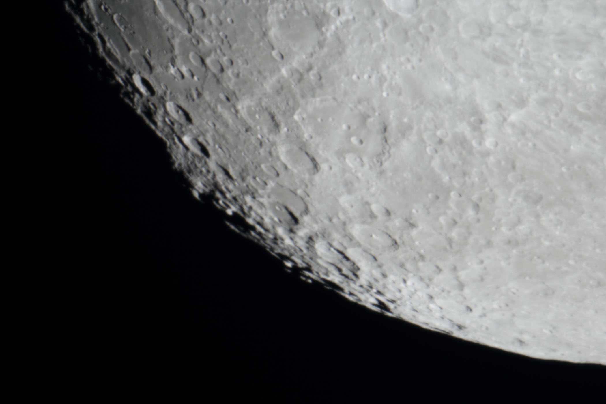 『月(月齢12.2)クラヴィウス付近』(2025年12月2日)