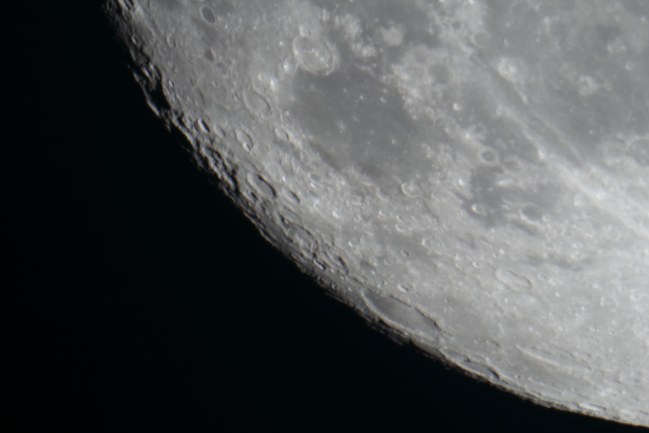 『月(月齢12.7)湿りの海・雲の海付近』(2026年5月29日)